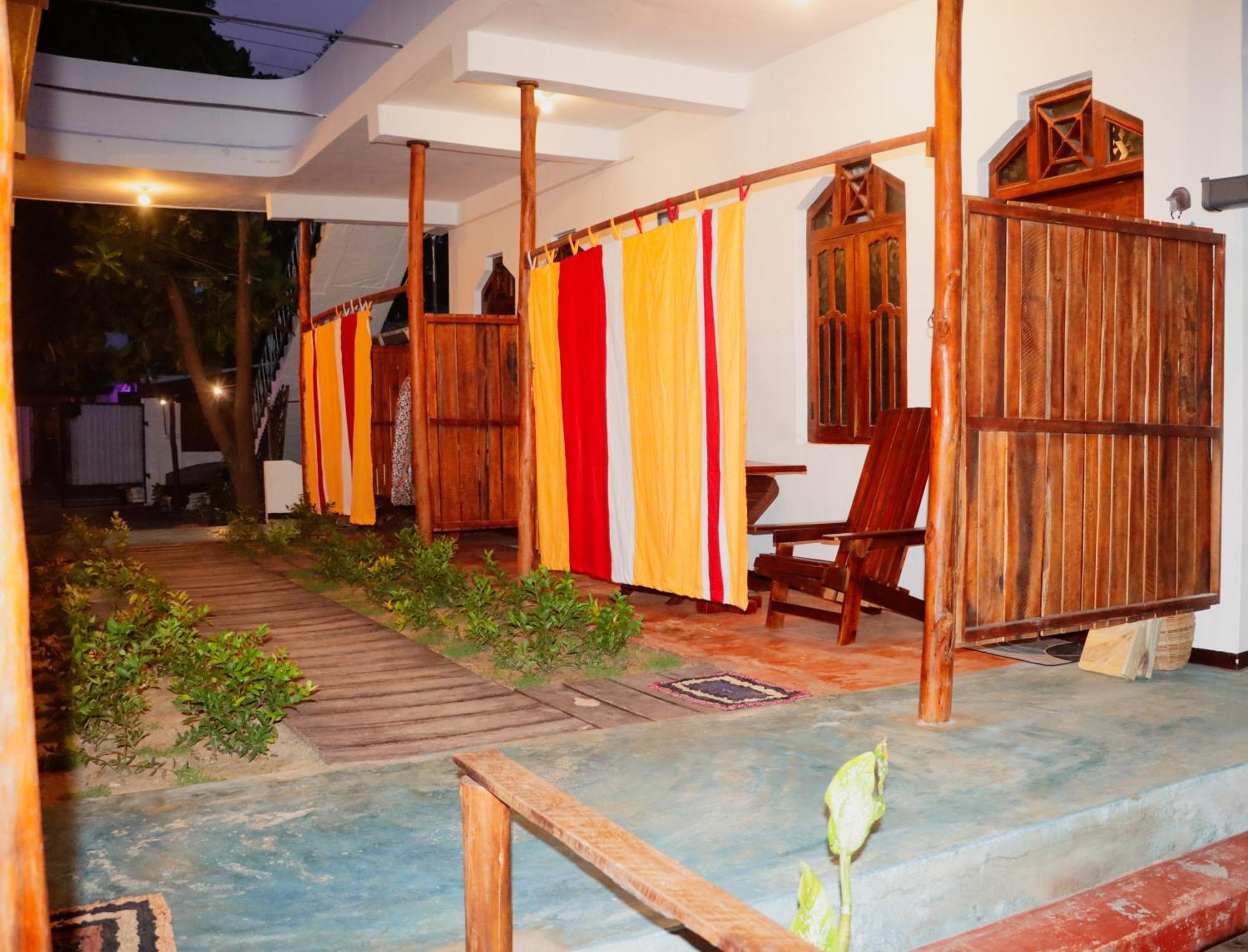 Surfers Park Arugambay Acomodação com café da manhã Baía de Arugam Exterior foto